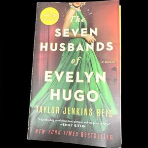 “The Seven Husbands of Evelyn Hugo” Book